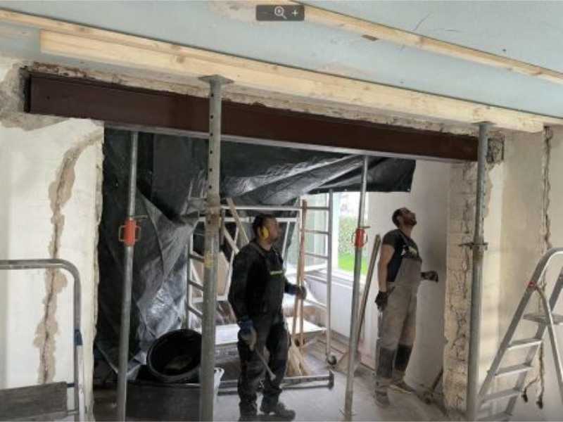Bauarbeiter in Renovierungsarbeiten